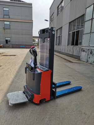 パレット上昇によって動力を与えられるWalkieのスタッカーCDD15Eの後ろの1.5トンの歩行